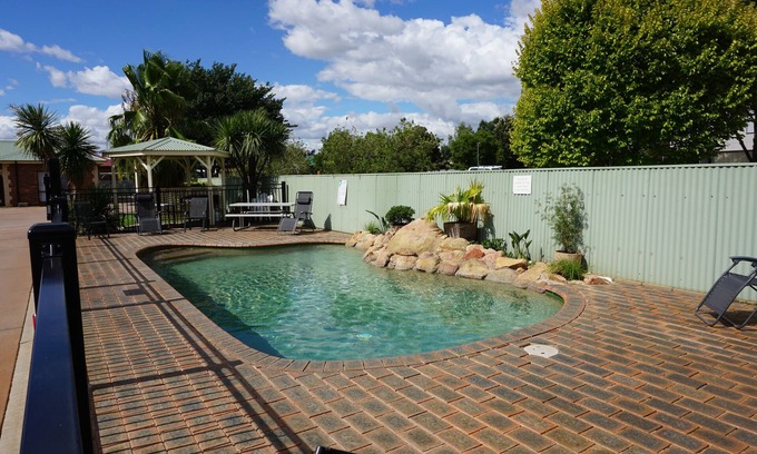 Wagga Wagga Hotel | Lincoln Cottage Motor Inn