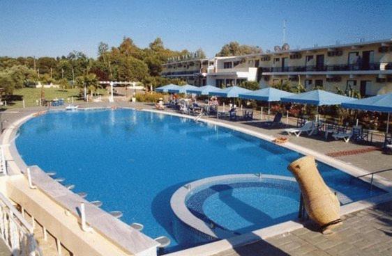 Pineios Hotel | Lintzi Hotel