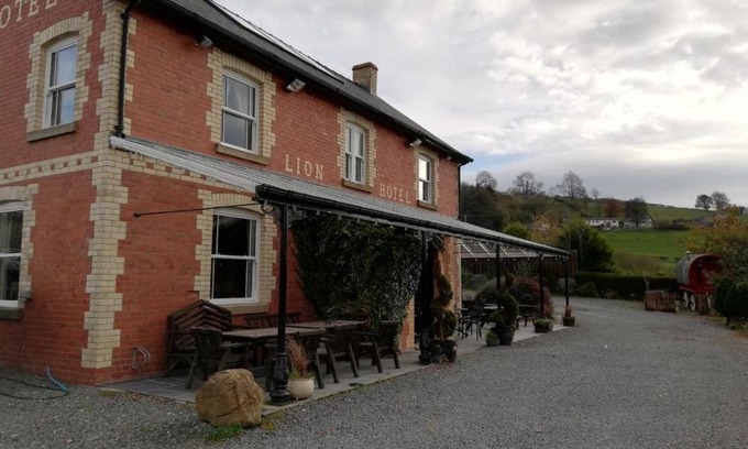 Tirabad Hotel | Lion Hotel