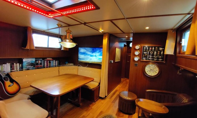 Malestroit Boat Rental | Lisbeth 1902