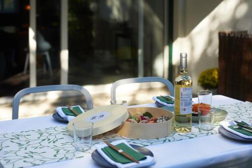 Falca House | Lisbon Casa da Clementina - a Serene Garden Stay