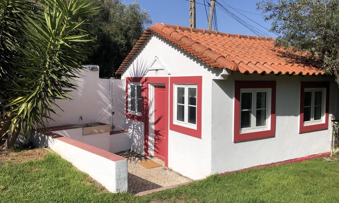 Carvoeira Apartment | Lisbon Cozy House w/Garden and Pool