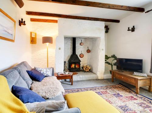 Penryn House | Little Avalon, a traditional Cornish cottage for couples with modern comforts
