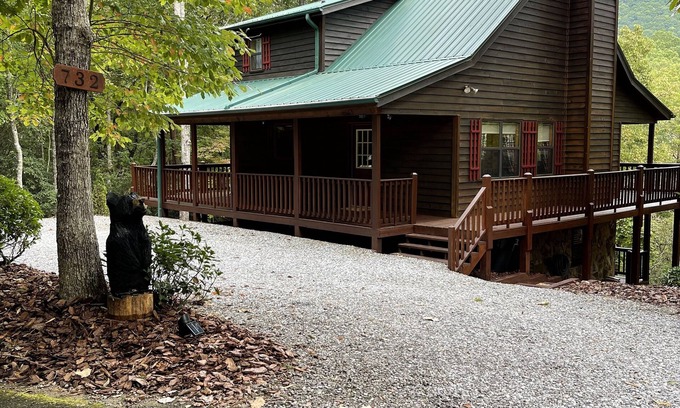 Young Harris Cabin | Little Bear Cove in the Enchanted Valley of Young Harris Ga