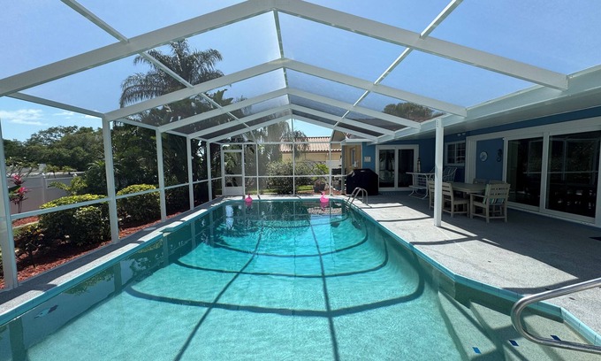 Seminole House | Little bit of heaven, 3BR 2BA heated pool, gorgeous yard & <10 min to the beach!