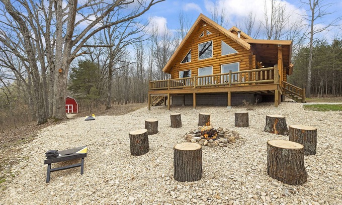 Eagle Rock Cabin | Little Cedar Lodge-Amazing Lake and Mountain Views -Hot Tub-Fire Pit