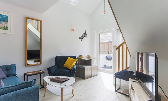 Playing Place House | LITTLE CEDARS - modern detached family home on the outskirts of Truro