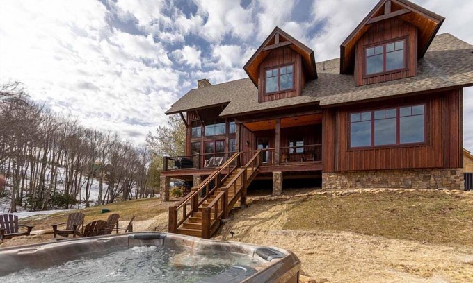 Elk Park Cabin | Little Cubs Cabin- 3bd 2 and a half bath Overlook at Eagles Nest, hot tub, fire pit, amenities