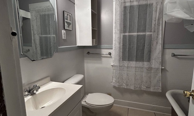 Buffalo House | Little Frankie- Cozy 1-bedroom house in cool Buffalo with WiFi