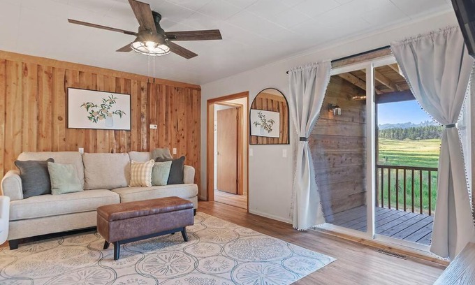 Custer House | Little Gem With The Best Views BHBungalows #2