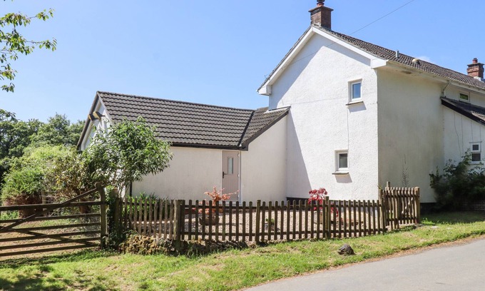 Beaworthy Cottage | LITTLE HENFORD, pet friendly, with a garden in Ashwater