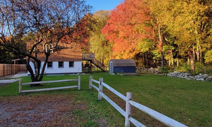 Ware House | Little House Inn - Private Home - Secluded - Ware - 2 bedroom, sleeps 6