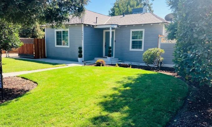 Visalia House | Little House on the Water