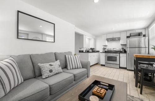 Historic Hyde Park North Apartment | Little Hyde Out - Updated Hyde Park 1st Floor Apartment