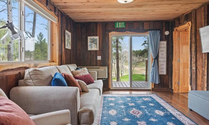 Custer House | Little Joy Cathedral Spires View BHBungalows #4