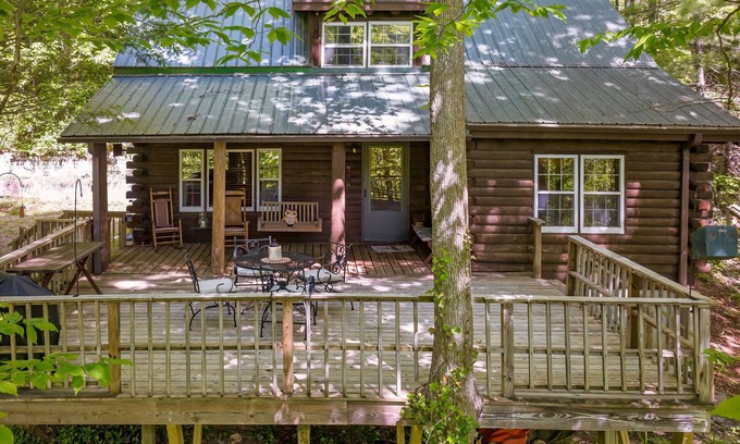 Saluda Cabin | Little Log Cabin in the Woods