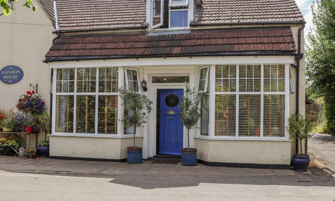 Ninfield House | Little London