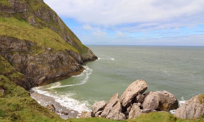 Penrhyn Bay Cottage | LITTLE ORME BUNGALOW, family friendly, with a garden in Penrhyn Bay