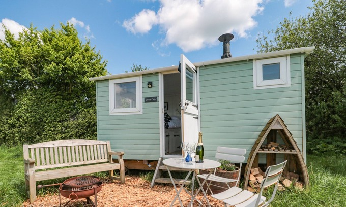 Blandford Forum Cottage | LITTLE OWL, romantic, character holiday cottage in Fontmell Magna