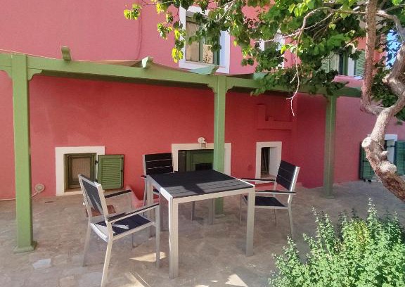 Kontos Apartment | Little pomegranate apartment