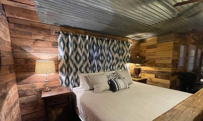 Potosi Cabin | Little Red Cabin south of Abilene