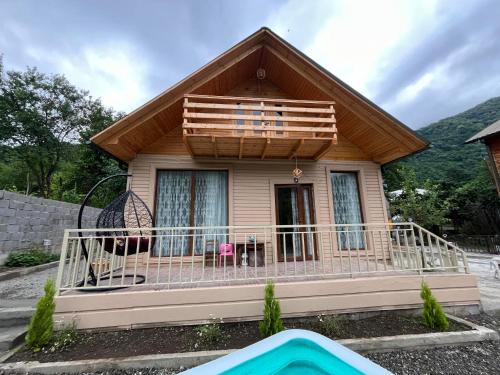 Khelvachauri Ski Chalet | LIVANi