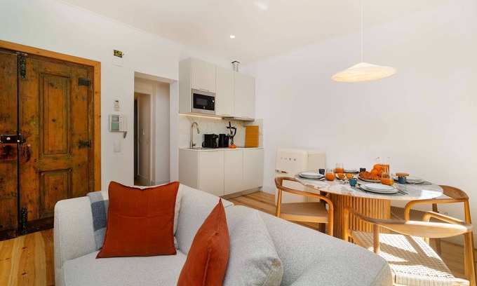 Encarnacao House | Live Like a Local in Vibrant Bairro Alto