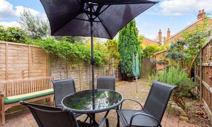 Grove House | Livesey Close with 2 bedrooms and 1 bathrooms