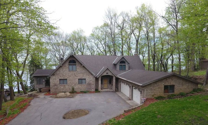 Madison Lake House | Living Large on Lake Front Luxury