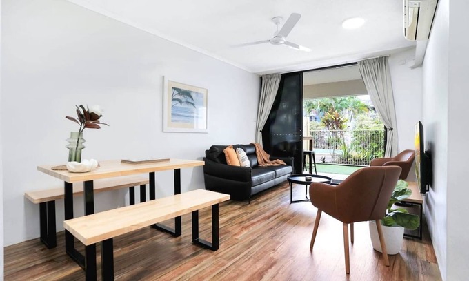 Cairns North Apartment | Living on Lake - Stylish Townhouse with Pool & Patio Near Esplanade