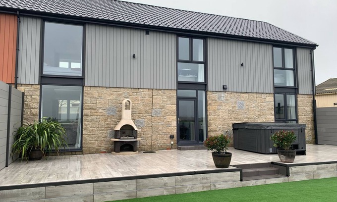 Mullion Cottage | LLAWNROC, pet friendly, with pool in Mullion