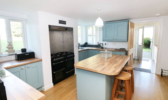 Haverfordwest Cottage | Llygad-yr-haul