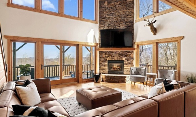 Seven Devils Cabin | Loaded Cabin! Sleep 16-Private Road-Views