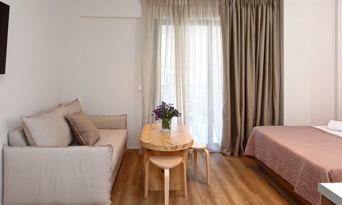 Nea Moudania House | Local Suites 4 - Nea Moudania