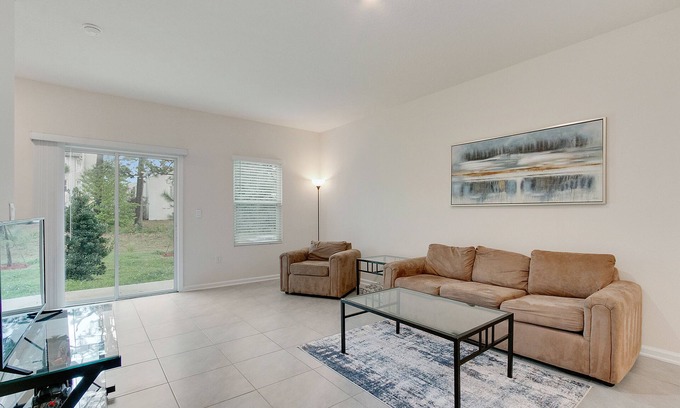 Baymeadows House | Located Minutes from the Beach and Downtown!