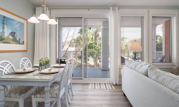 Baytowne Wharf Condo | Location! Baytowne Wharf 1BR Unit w/Balcony, Pool, Hot Tub, Tram, Beach, Gym