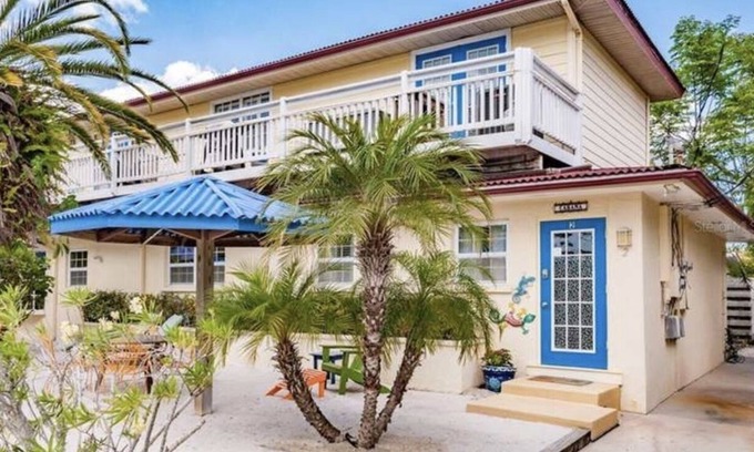 Ilexhurst Condo | LOCATION! Cabana just steps from the beach!