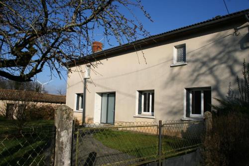 Brux House | Location des longères