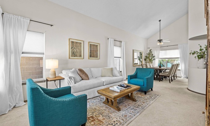 Palomas Park House | Location! Location! Amazing *Hidden Gem* -NE Heights! Family and pet friendly 🐶