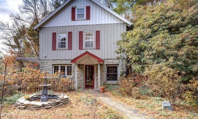 Blowing Rock House | Location, Location, Location - Charming 3 bedroom home 3 Blocks From Main St