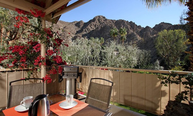 Indian Wells Condo | LOCATION! Majestic Mnt View, Fully Upgraded, BBQ, Smart 50'' TV, Wifi, PETS OK.