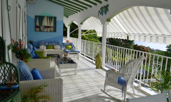 Deshaies Apartment | Location spacieuse à Deshaies avec vue sur la mer et montagne