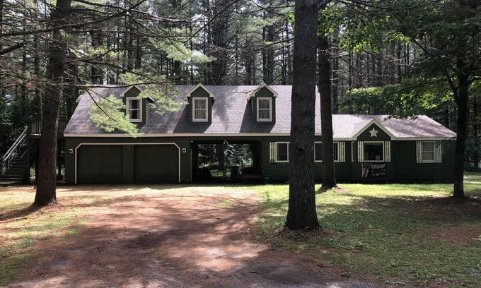 Brantingham House | Location! Walking distance to Coach Light, Pine Tree, General Store and the Inn.
