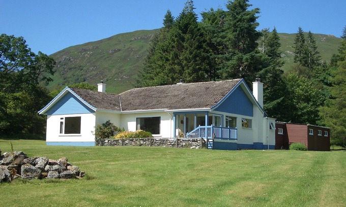 Fort William House | Loch-side House with Stunning Mountain and Loch Views