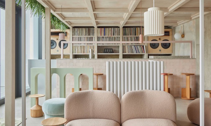 Friedrichshain-Kreuzberg Hotel | Locke at East Side Gallery