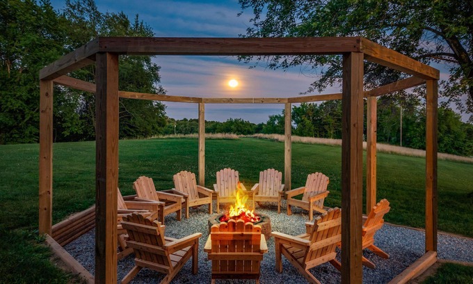 Logan House | Lodge 110- Hocking Hills
