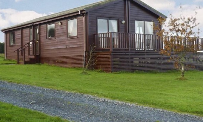 Woolfardisworthy Cabin | LODGE 48, family friendly, with a garden in Woolsery