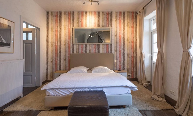 Zentrum Apartment | Lodge am Oxenweg room 2 in Husum for up to 2 people