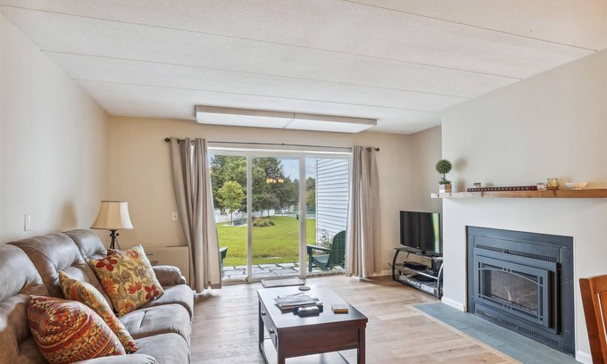 Stowe Area Condo | Lodge Condo 26: slopeside 2 br, fireplace, free ski shuttle, summer pool!