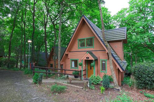 Liverton House | Lodge Nine for 6 with Hot Tub - Spa Resort in Devon